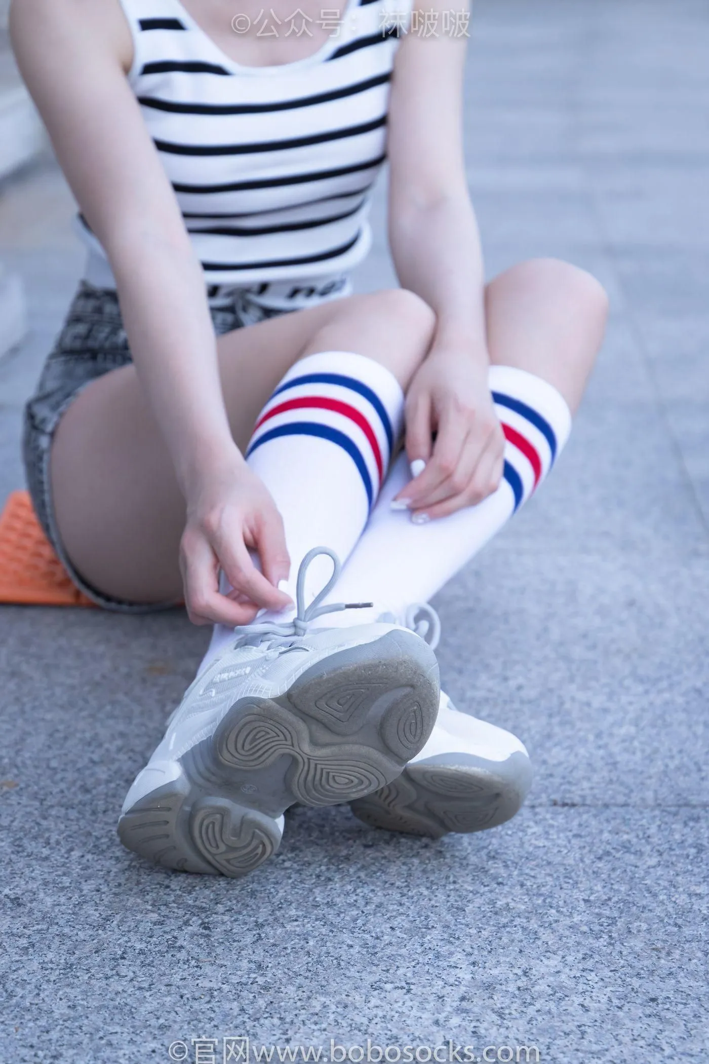 [BoBoSocks袜啵啵]NO.006 小米-运动鞋、白色小腿袜、裸足 [130P]插图5